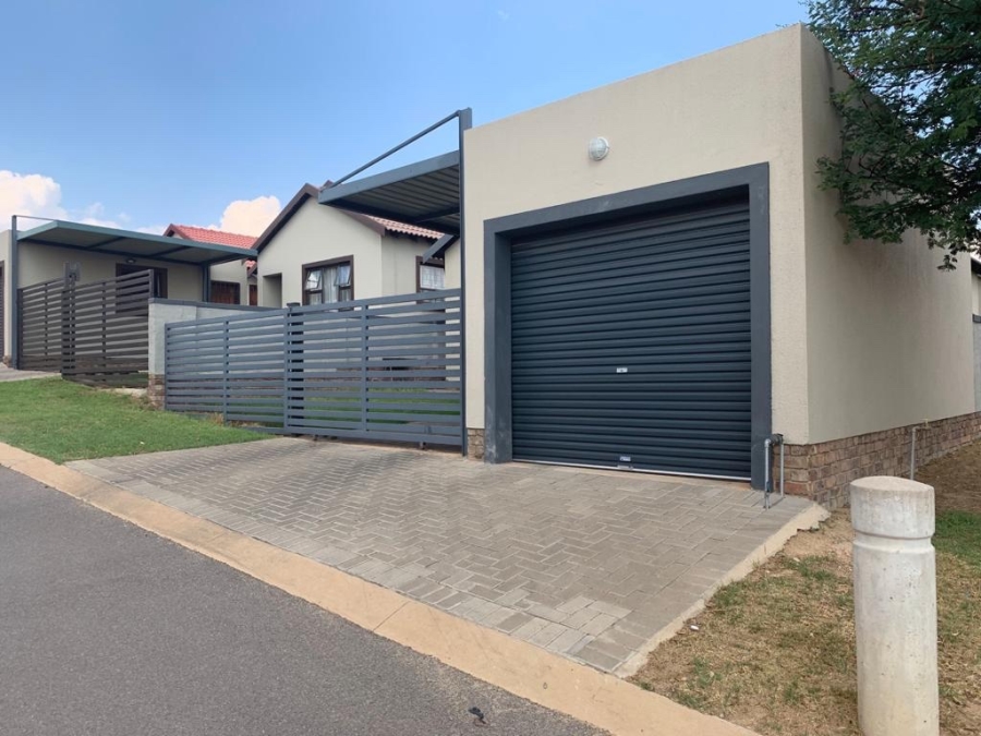 To Let 2 Bedroom Property for Rent in Kosmosdal Gauteng