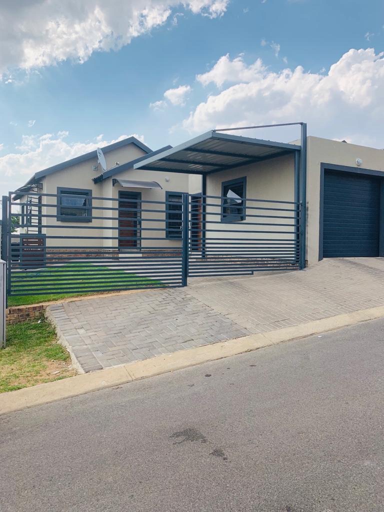 To Let 2 Bedroom Property for Rent in Kosmosdal Gauteng