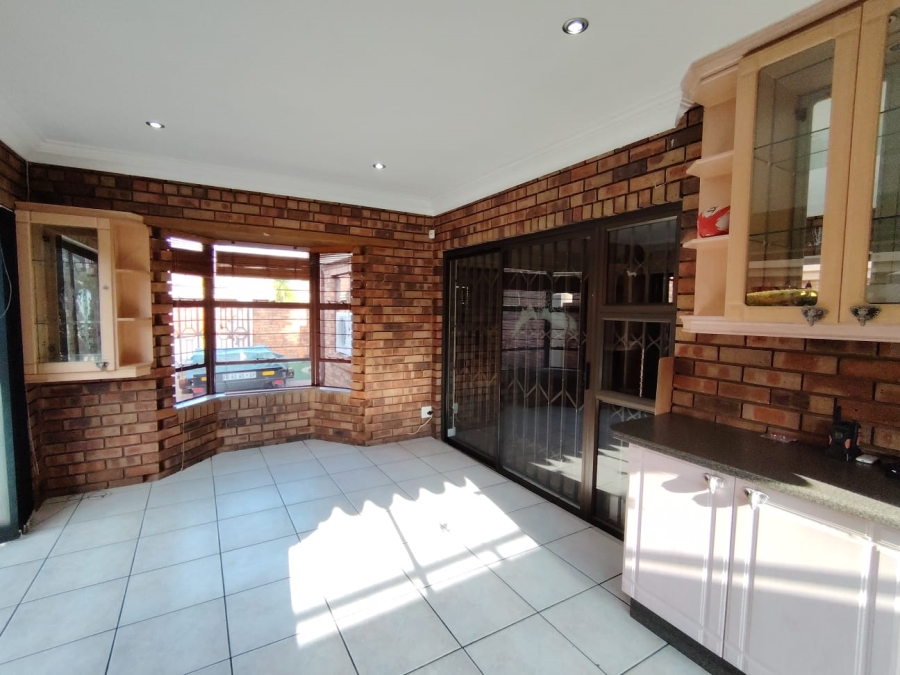 3 Bedroom Property for Sale in Bardene Gauteng