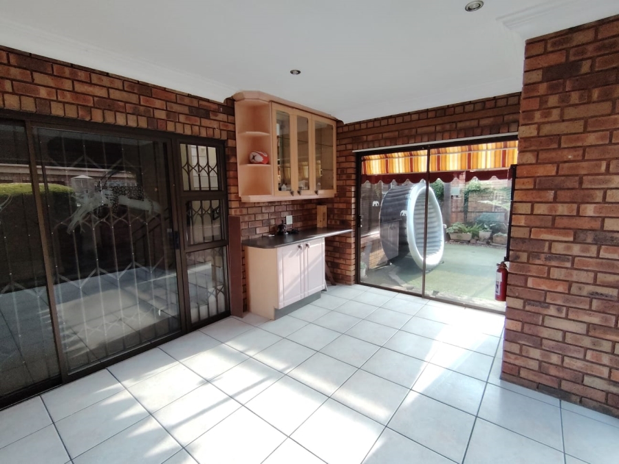 3 Bedroom Property for Sale in Bardene Gauteng