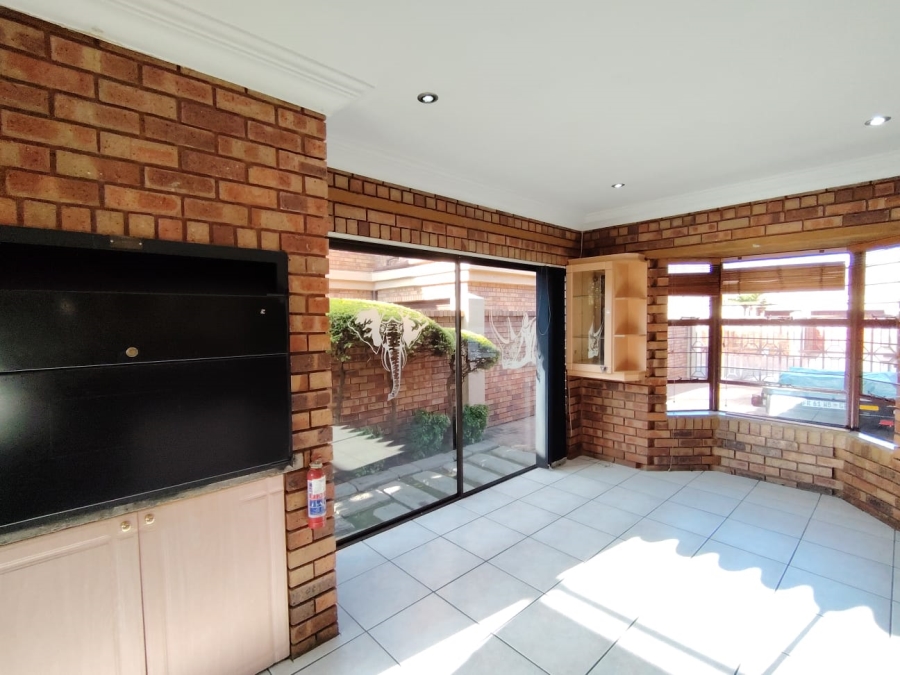 3 Bedroom Property for Sale in Bardene Gauteng