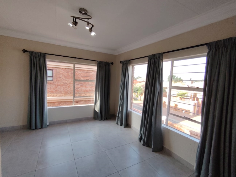 3 Bedroom Property for Sale in Bardene Gauteng
