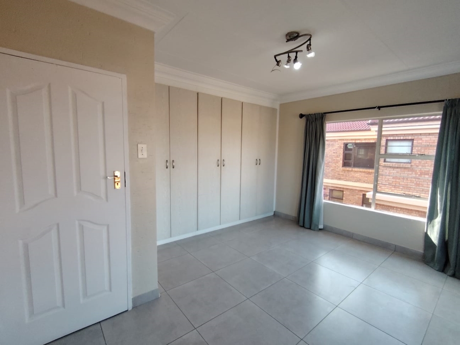 3 Bedroom Property for Sale in Bardene Gauteng