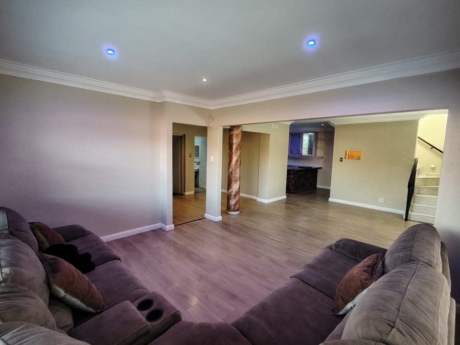 3 Bedroom Property for Sale in Bardene Gauteng