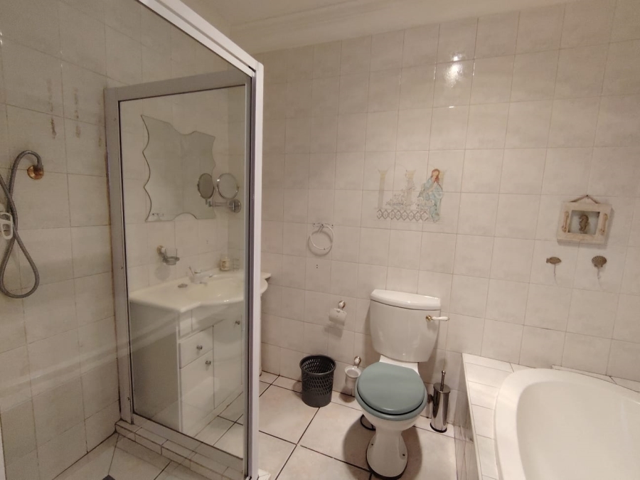 3 Bedroom Property for Sale in Bardene Gauteng