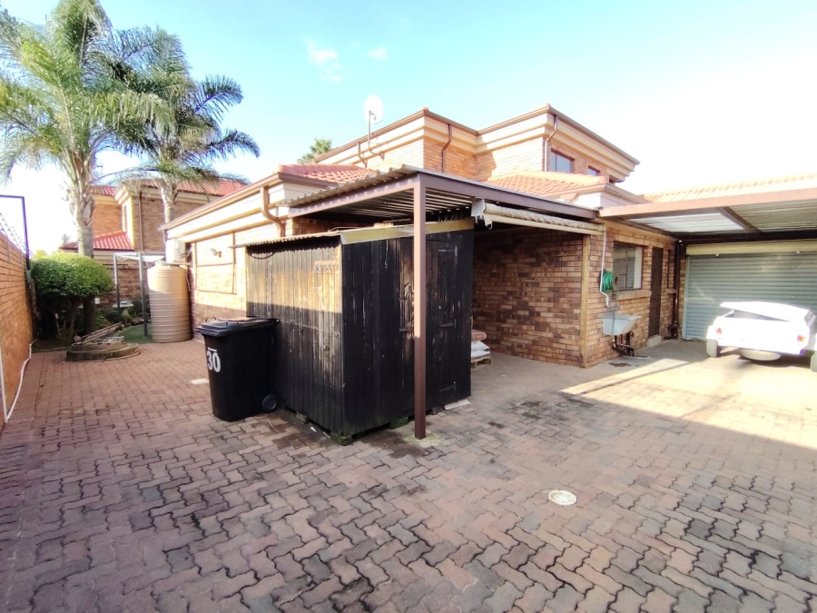 3 Bedroom Property for Sale in Bardene Gauteng