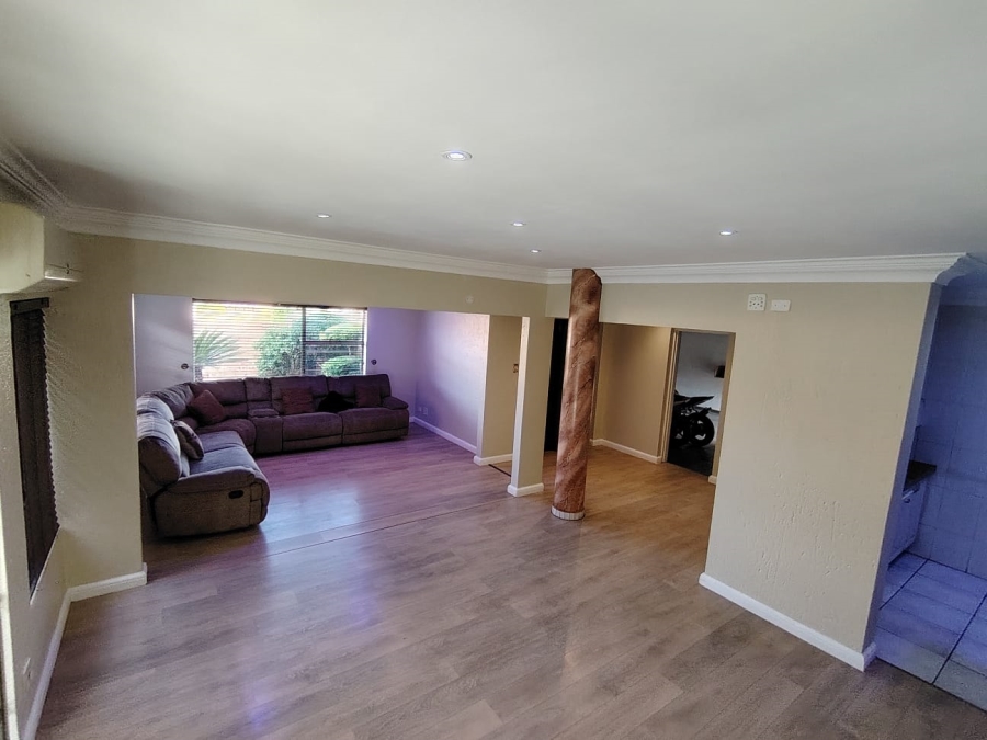 3 Bedroom Property for Sale in Bardene Gauteng