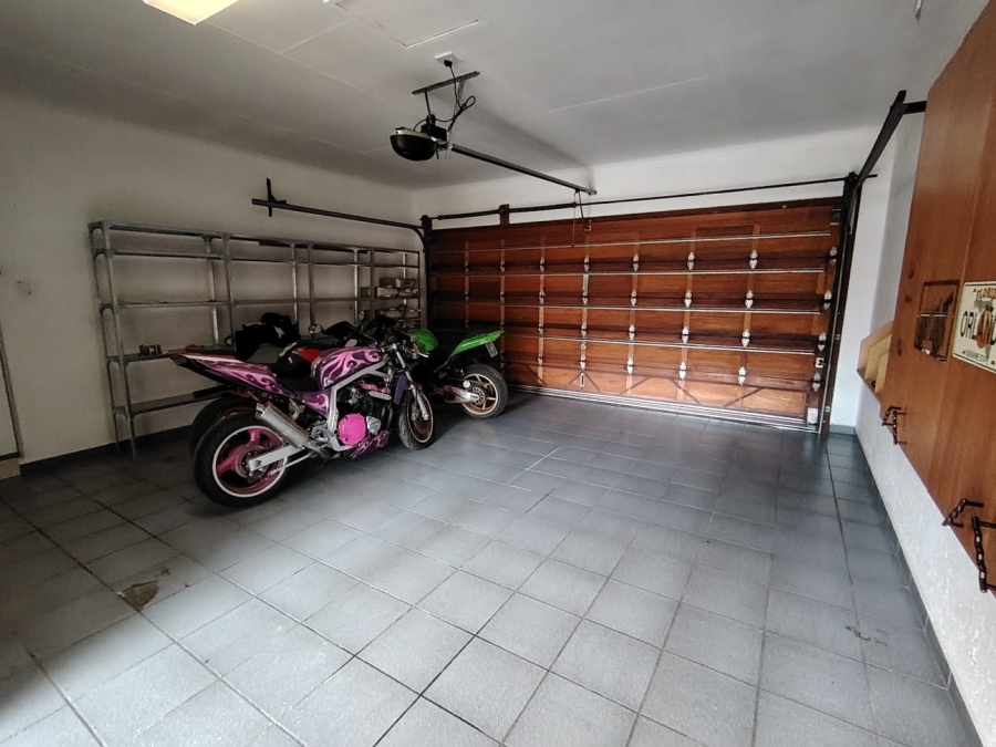 3 Bedroom Property for Sale in Bardene Gauteng