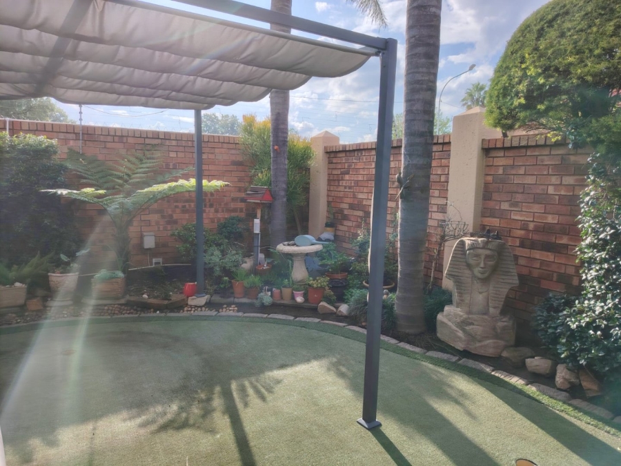 3 Bedroom Property for Sale in Bardene Gauteng