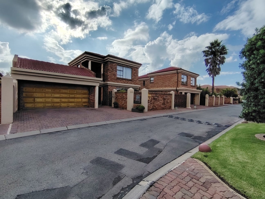 3 Bedroom Property for Sale in Bardene Gauteng