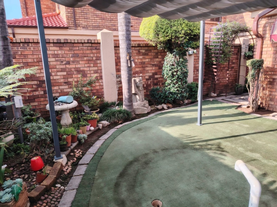 3 Bedroom Property for Sale in Bardene Gauteng