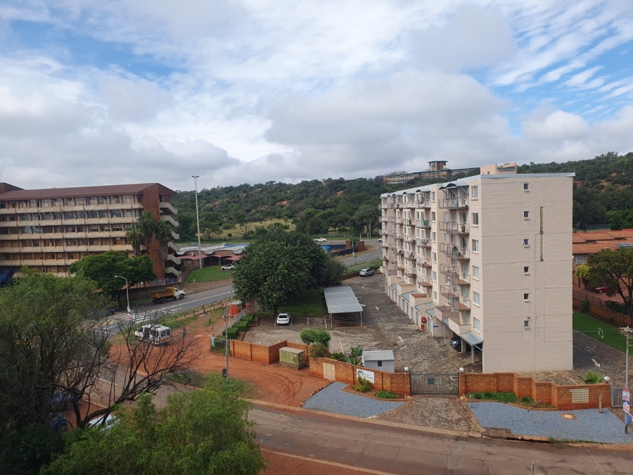 2 Bedroom Property for Sale in Weavind Park Gauteng
