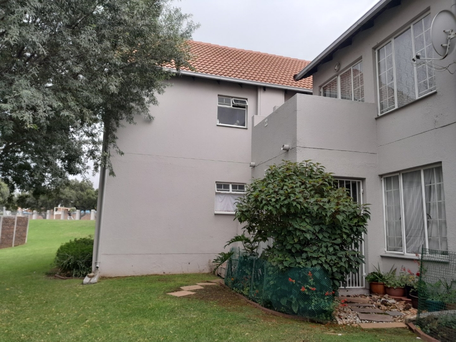 2 Bedroom Property for Sale in Edenvale Central Gauteng