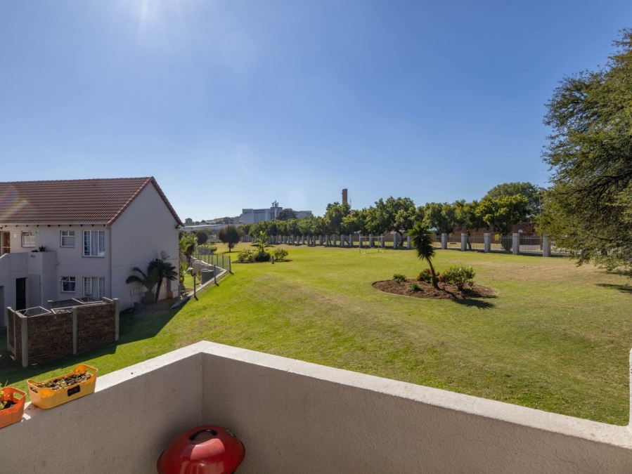 2 Bedroom Property for Sale in Edenvale Central Gauteng