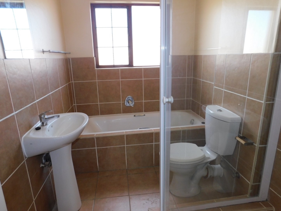 2 Bedroom Property for Sale in Montana Tuine Gauteng