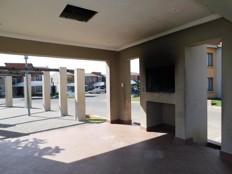 2 Bedroom Property for Sale in Montana Tuine Gauteng