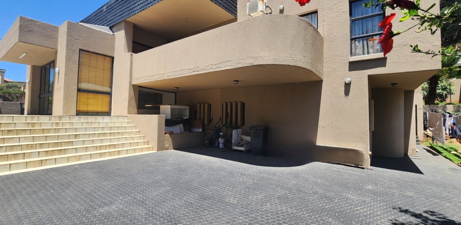 5 Bedroom Property for Sale in Claudius Gauteng