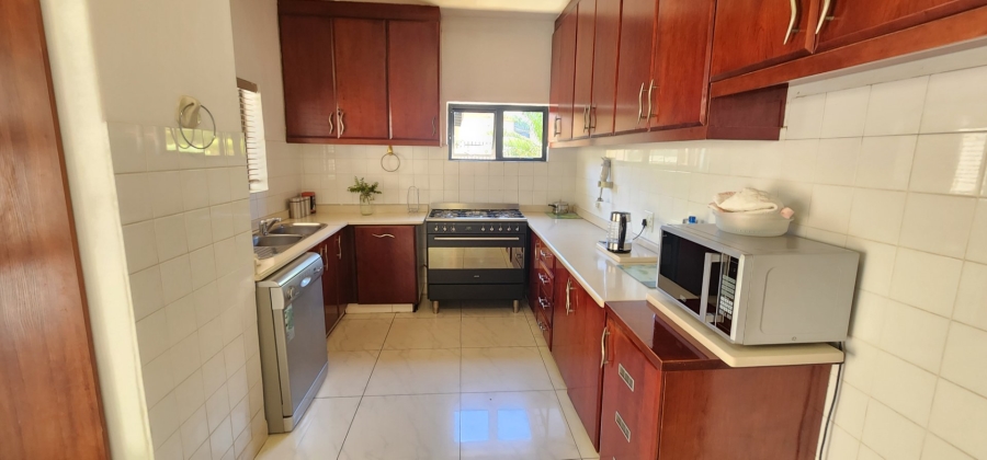 5 Bedroom Property for Sale in Claudius Gauteng