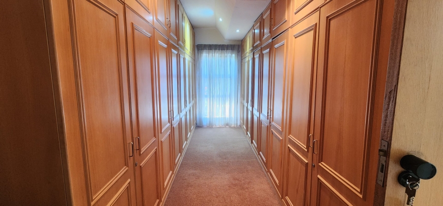 5 Bedroom Property for Sale in Claudius Gauteng