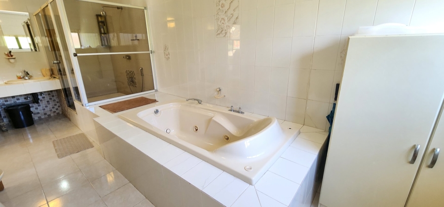 5 Bedroom Property for Sale in Claudius Gauteng