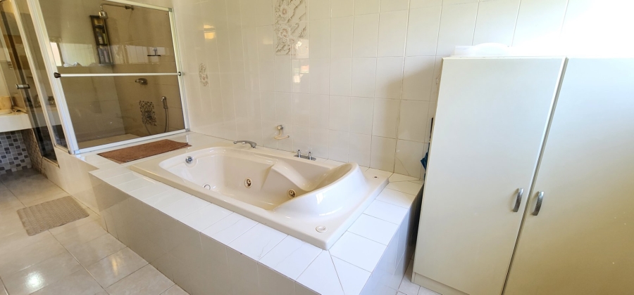 5 Bedroom Property for Sale in Claudius Gauteng