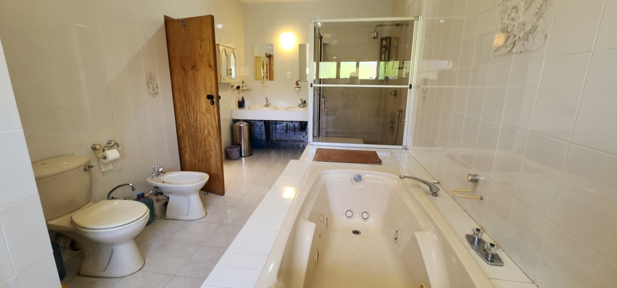 5 Bedroom Property for Sale in Claudius Gauteng