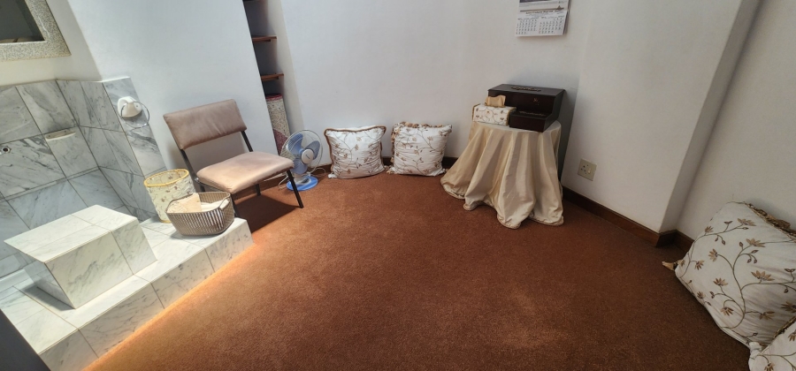 5 Bedroom Property for Sale in Claudius Gauteng