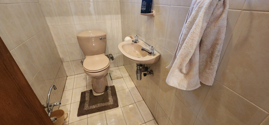5 Bedroom Property for Sale in Claudius Gauteng