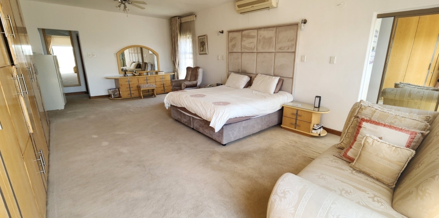 5 Bedroom Property for Sale in Claudius Gauteng