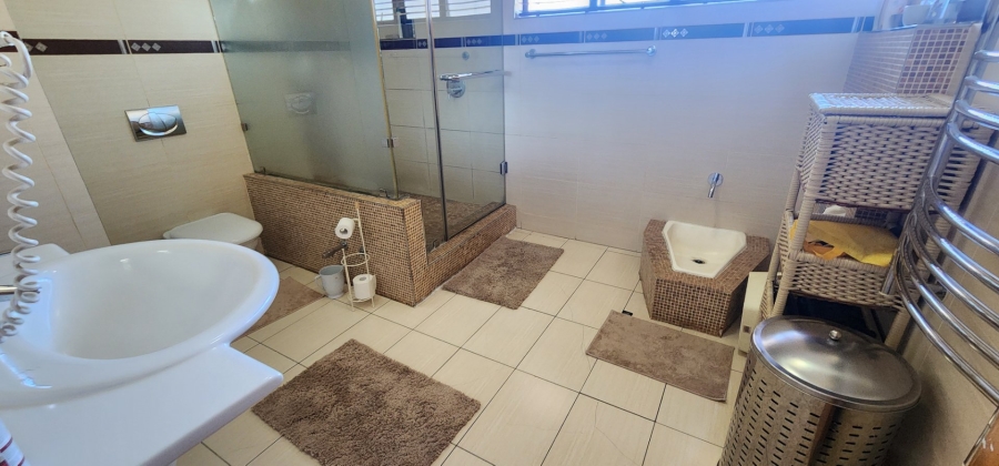 5 Bedroom Property for Sale in Claudius Gauteng