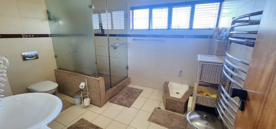 5 Bedroom Property for Sale in Claudius Gauteng