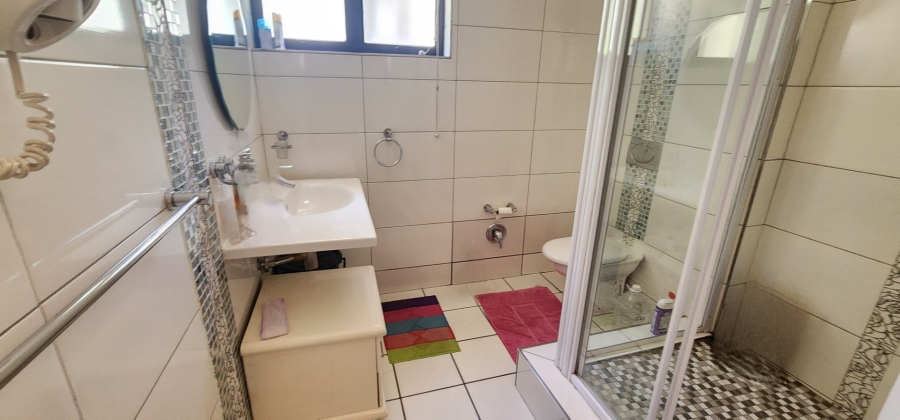 5 Bedroom Property for Sale in Claudius Gauteng