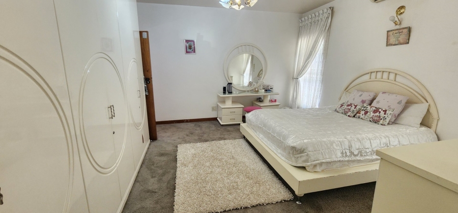 5 Bedroom Property for Sale in Claudius Gauteng