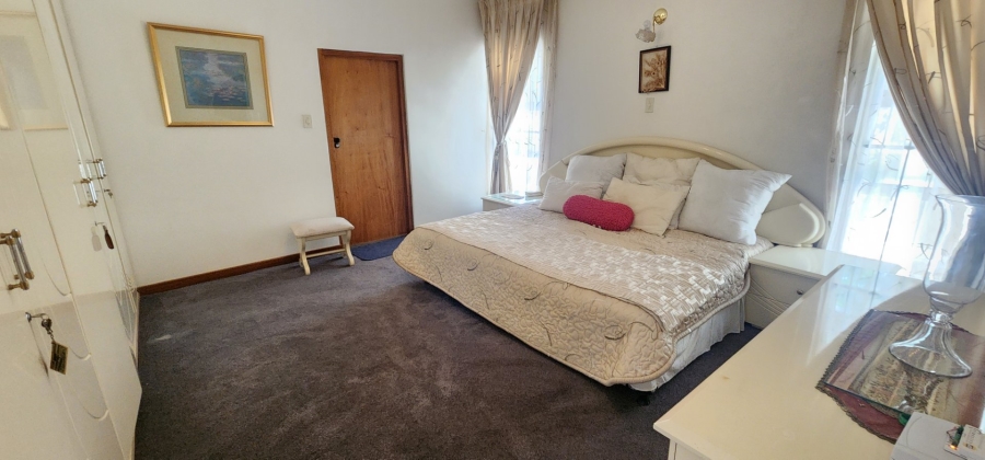 5 Bedroom Property for Sale in Claudius Gauteng