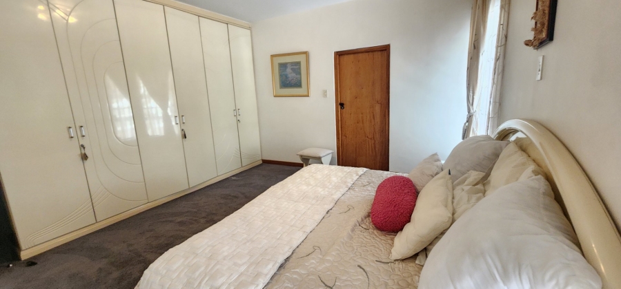 5 Bedroom Property for Sale in Claudius Gauteng