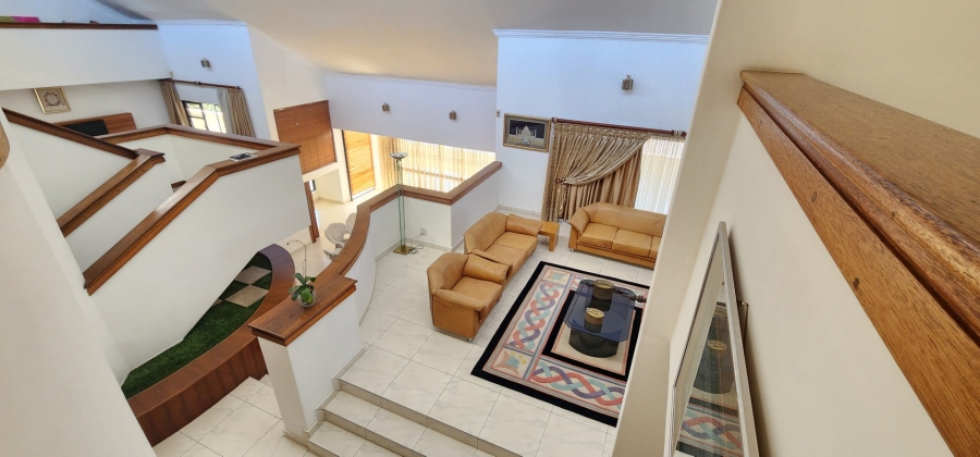 5 Bedroom Property for Sale in Claudius Gauteng