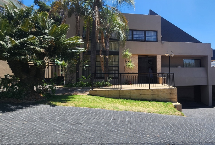 5 Bedroom Property for Sale in Claudius Gauteng