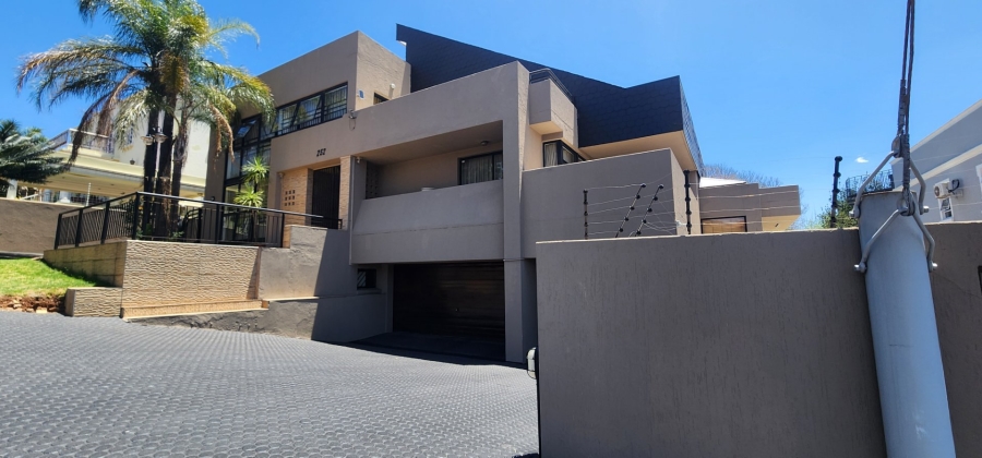 5 Bedroom Property for Sale in Claudius Gauteng