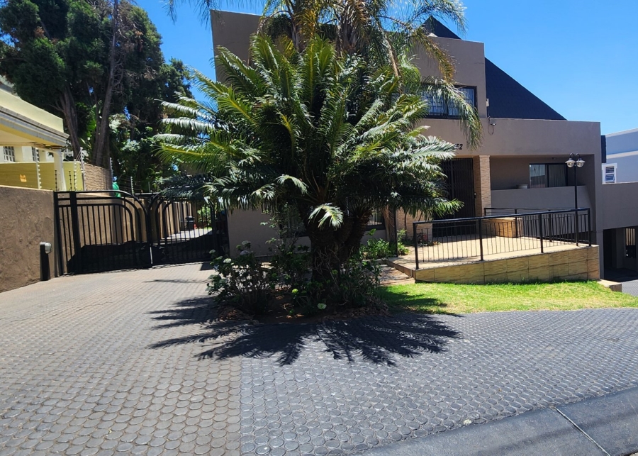 5 Bedroom Property for Sale in Claudius Gauteng