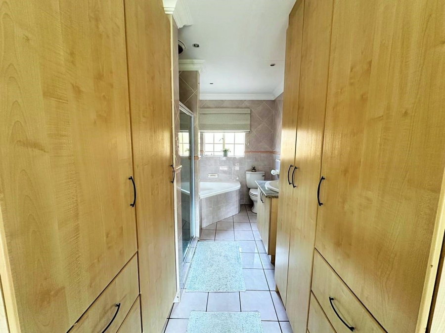4 Bedroom Property for Sale in Clubview West Gauteng