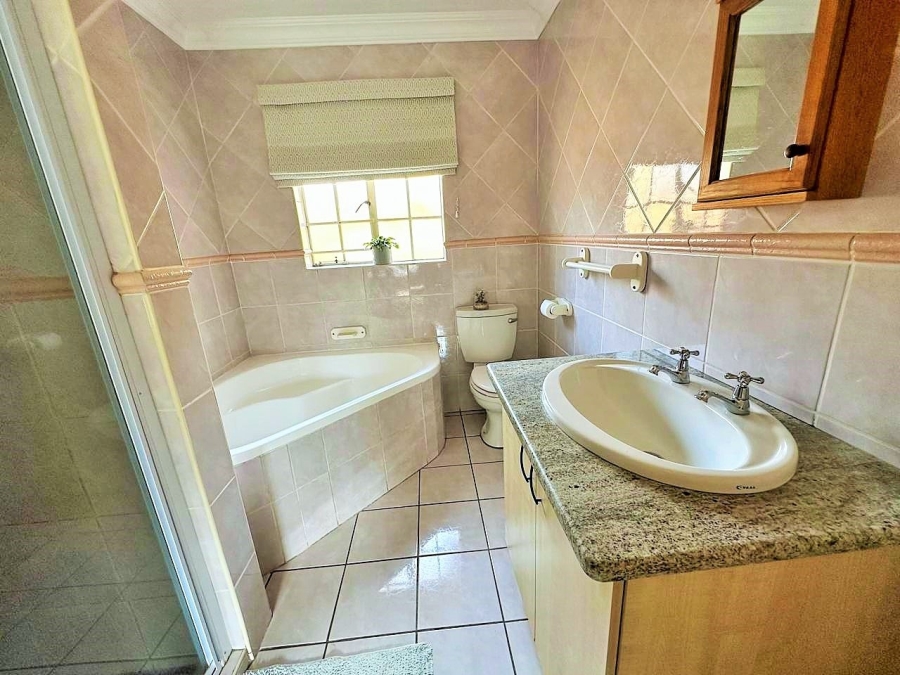 4 Bedroom Property for Sale in Clubview West Gauteng