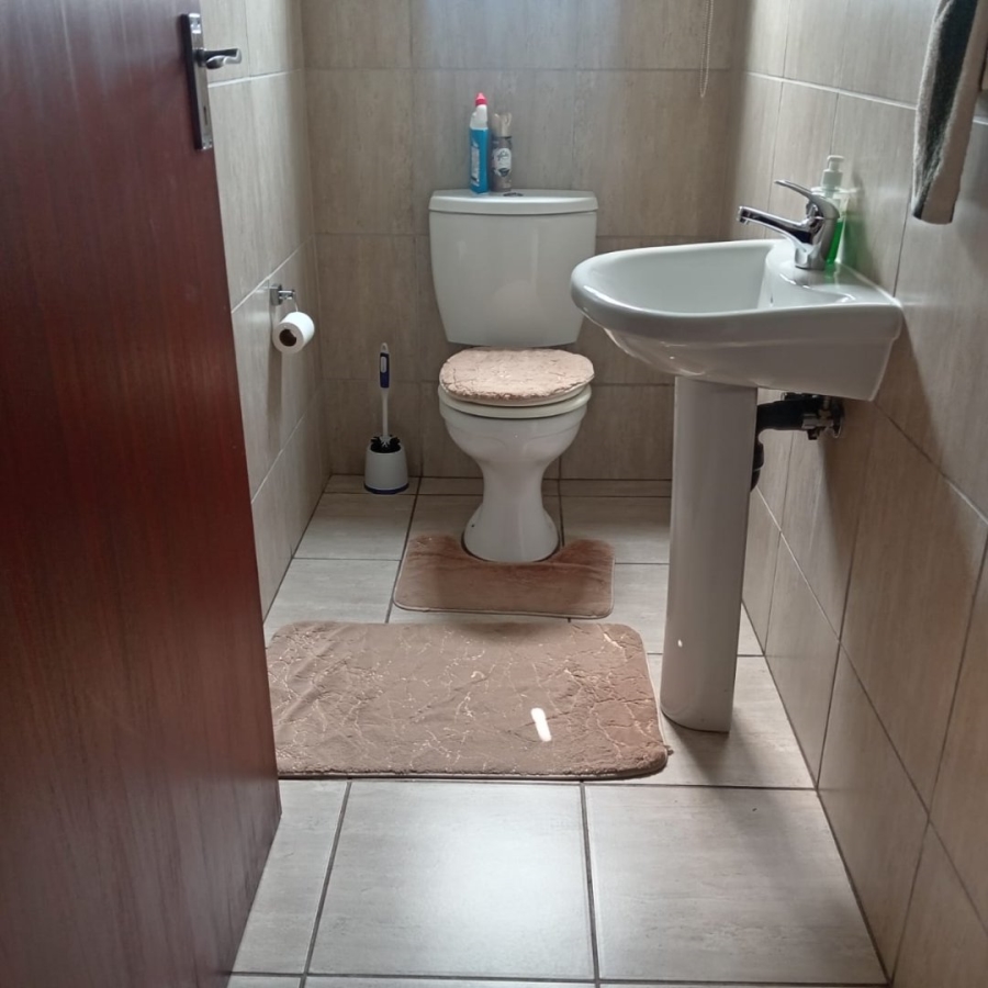 4 Bedroom Property for Sale in Noordwyk Gauteng