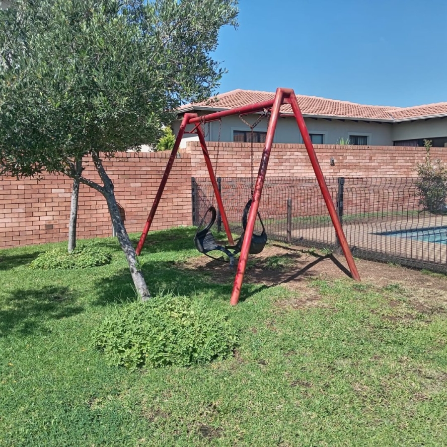 4 Bedroom Property for Sale in Noordwyk Gauteng