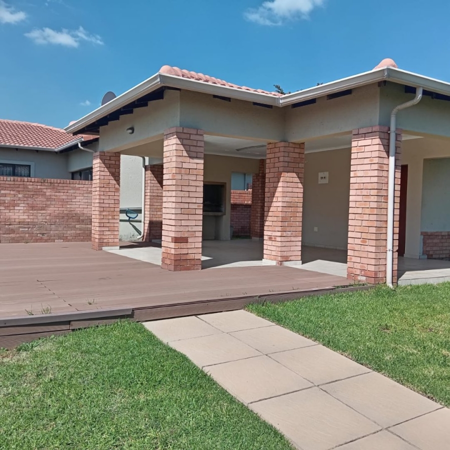 4 Bedroom Property for Sale in Noordwyk Gauteng