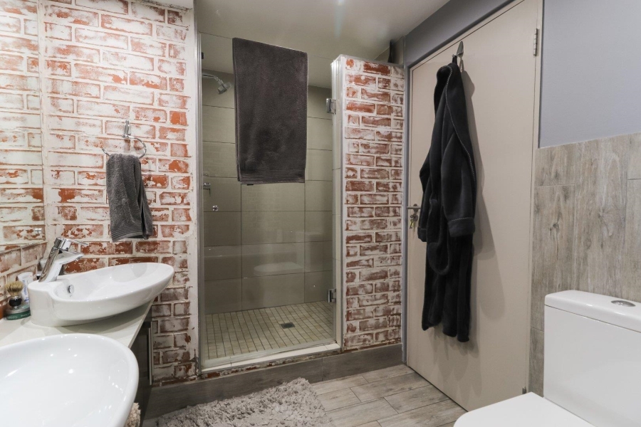 1 Bedroom Property for Sale in Bedfordview Gauteng