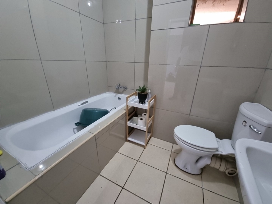  Bedroom Property for Sale in Zwartkop Gauteng