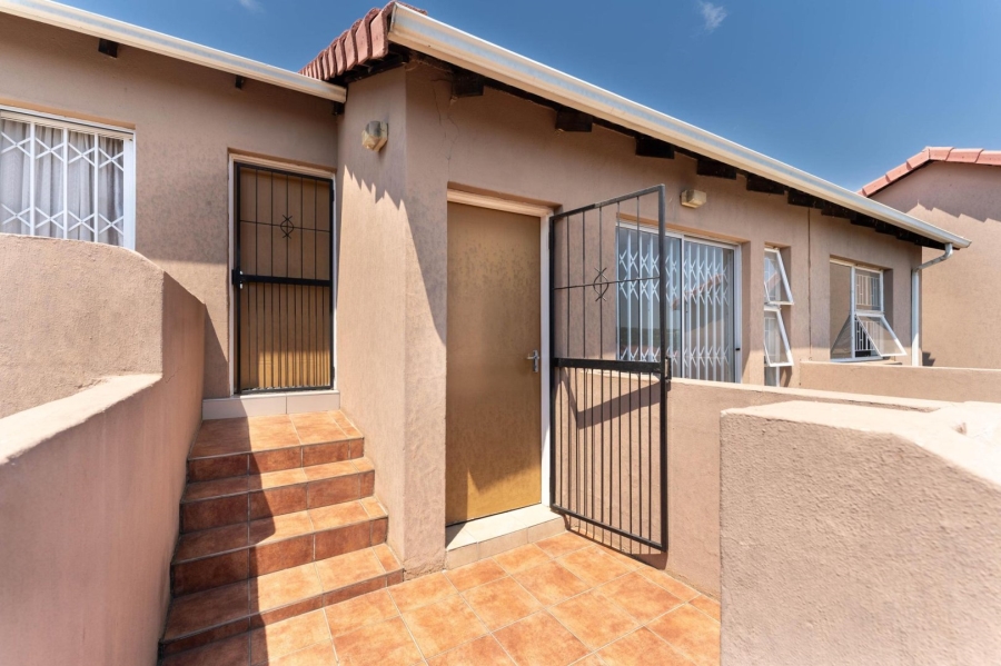 2 Bedroom Property for Sale in Vorna Valley Gauteng