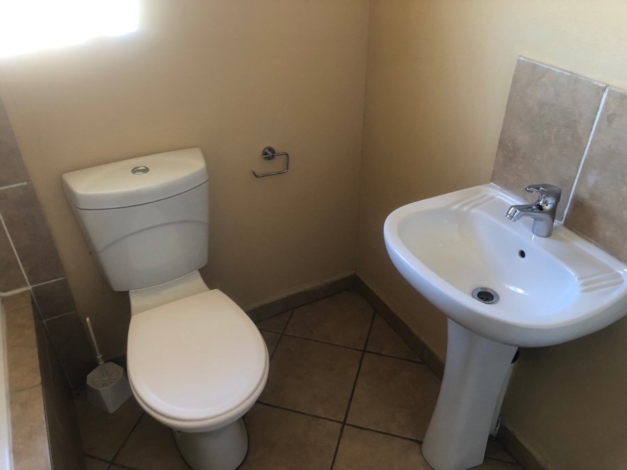 4 Bedroom Property for Sale in Blue Hills Gauteng