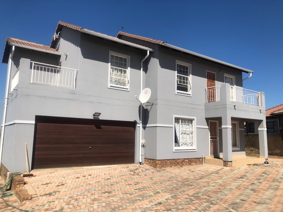 4 Bedroom Property for Sale in Blue Hills Gauteng