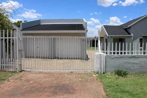 3 Bedroom Property for Sale in Freeway Park Gauteng